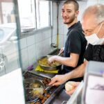 man in black crew neck t-shirt cooking